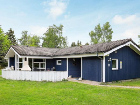 Stylish Holiday Home in V ggerl se with Swimming Pool in Bogø By